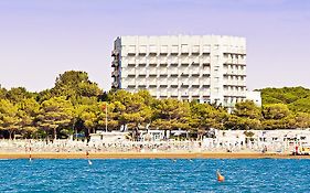 International Beach Hotel